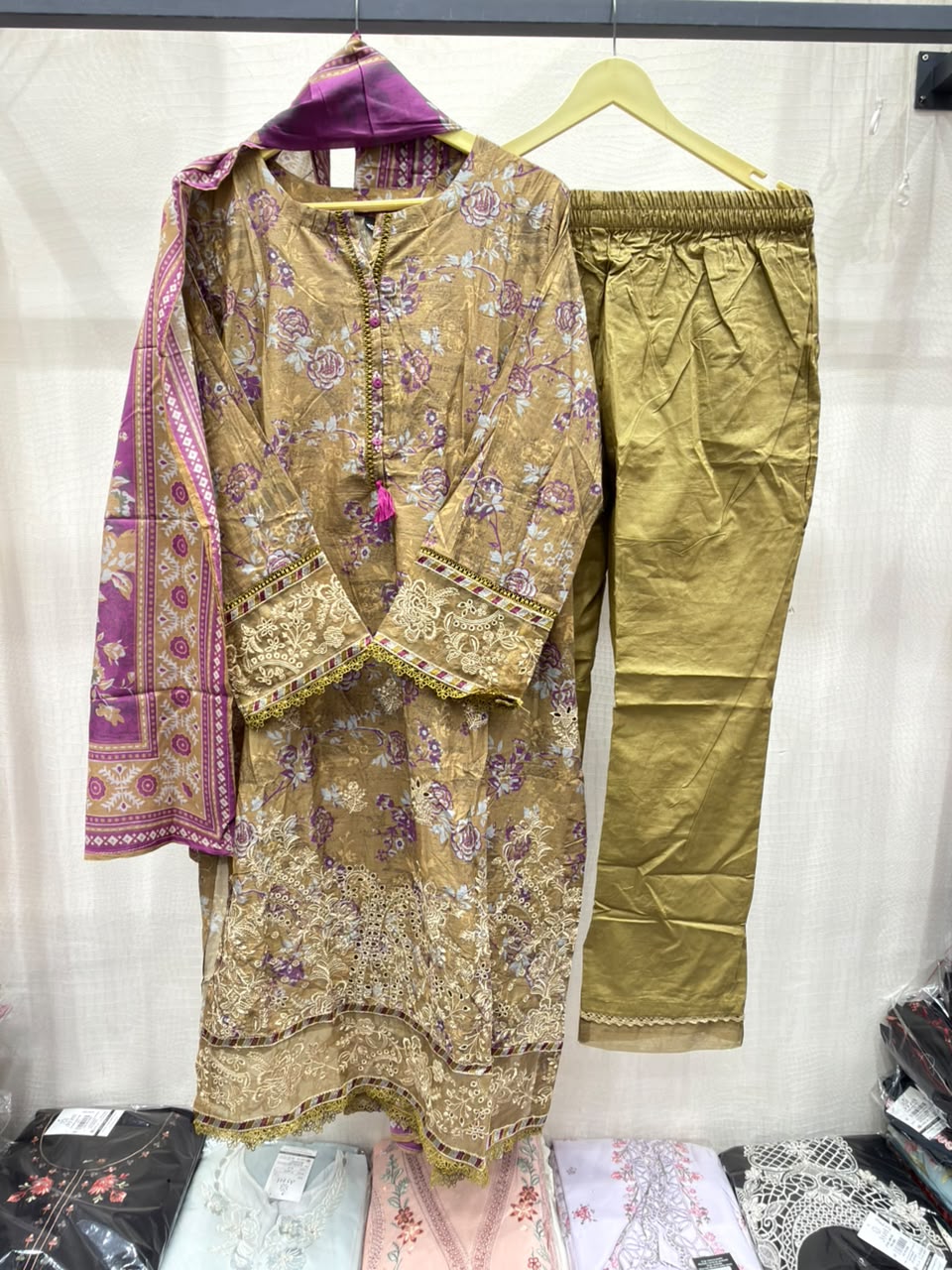 SADABAHAR CHIKANKARI 04