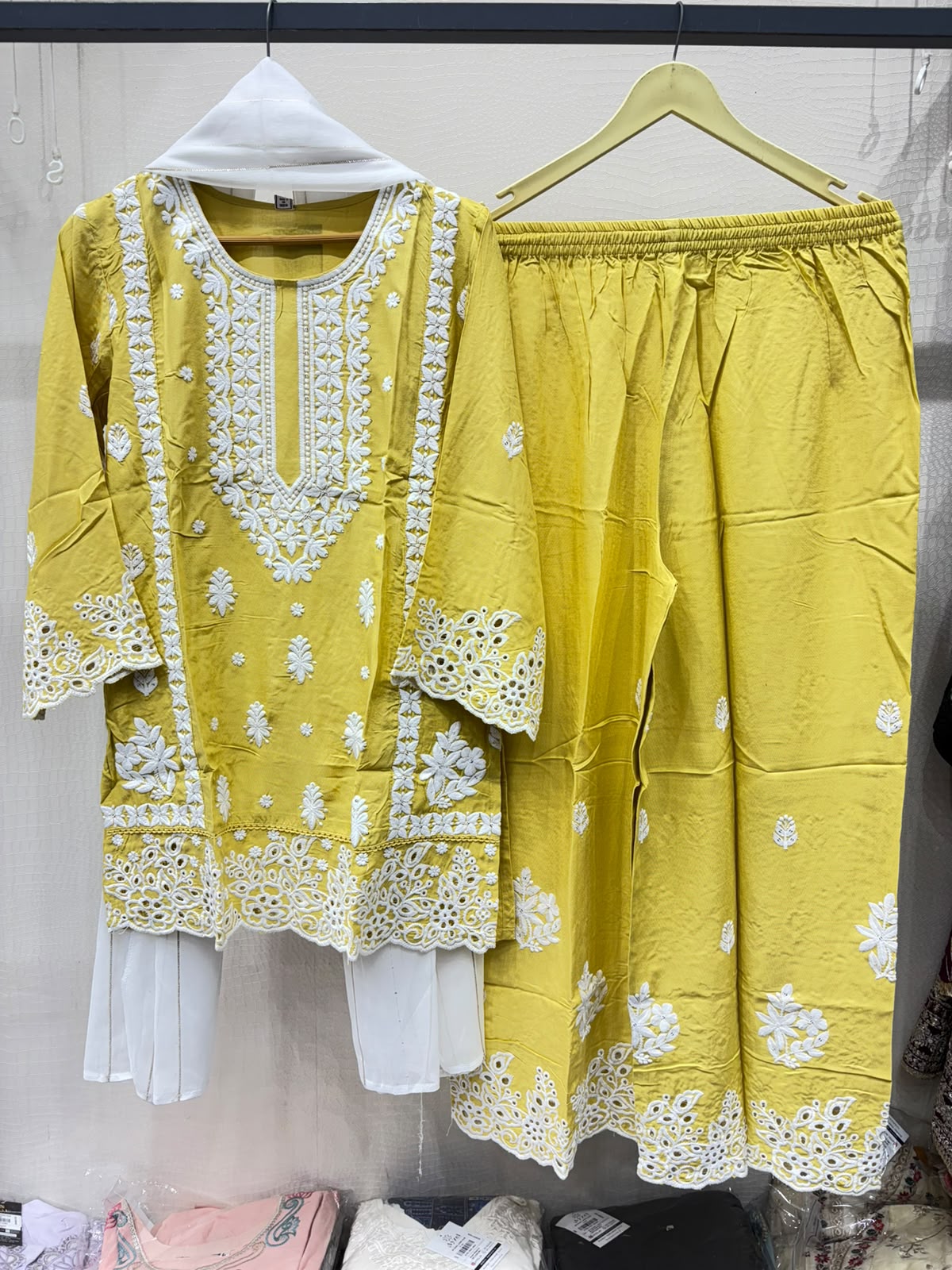 Lucknowi L349 02