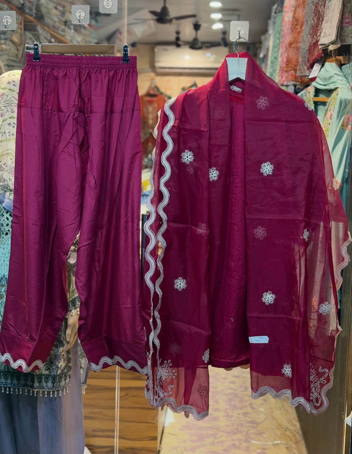 OMNIA FARISH SALWAR LUXURY PRET